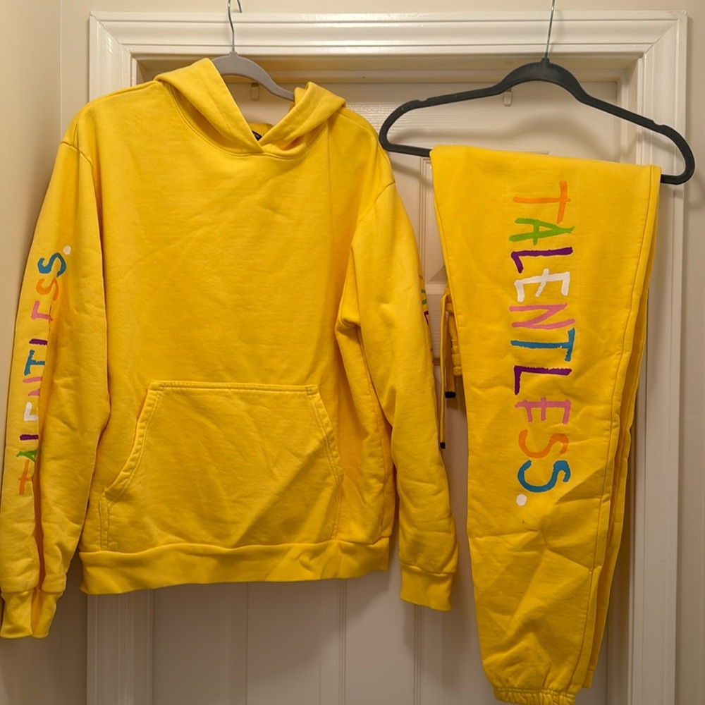 Scott Disick’s “Talentless” Sweatsuit